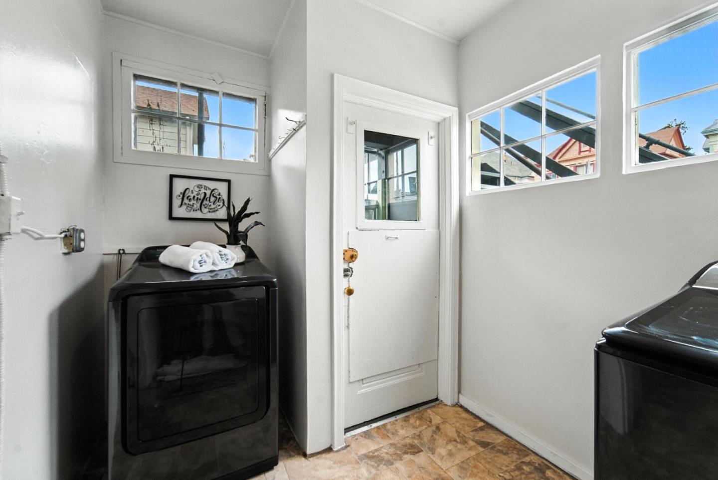 1549 5th Avenue, Oakland, California 94606, 4 Bedrooms Bedrooms, ,2 BathroomsBathrooms,Residential,For Sale,1549 5th Avenue,ML82015084