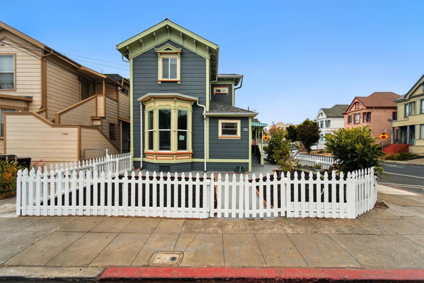 1549 5th Avenue, Oakland, California 94606, 4 Bedrooms Bedrooms, ,2 BathroomsBathrooms,Residential,For Sale,1549 5th Avenue,ML82015084