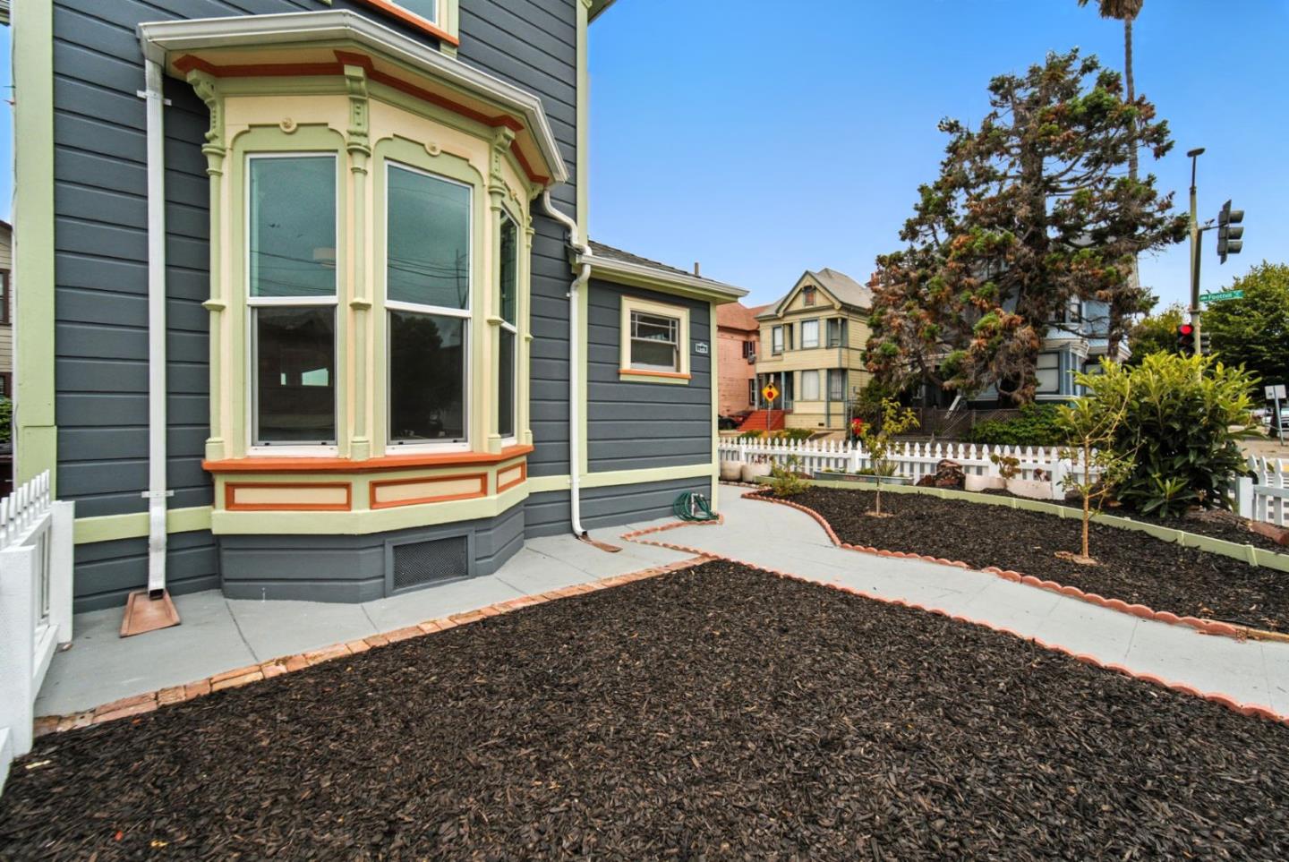 1549 5th Avenue, Oakland, California 94606, 4 Bedrooms Bedrooms, ,2 BathroomsBathrooms,Residential,For Sale,1549 5th Avenue,ML82015084