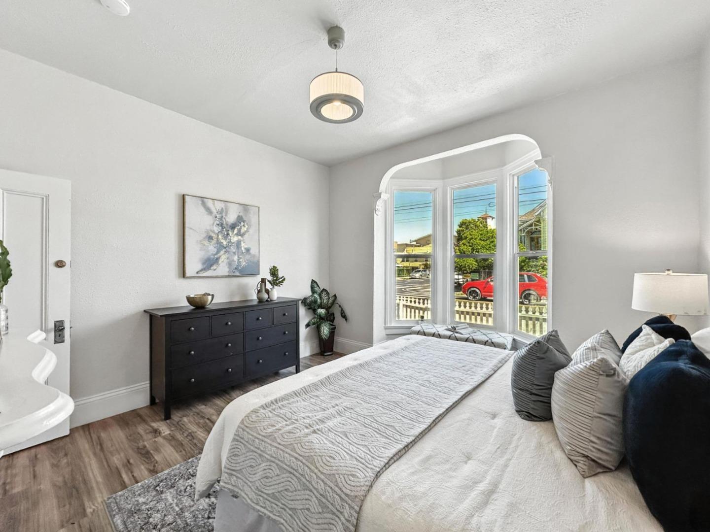 Detail Gallery Image 5 of 11 For 1549 5th Ave, Oakland,  CA 94606 - 4 Beds | 2 Baths