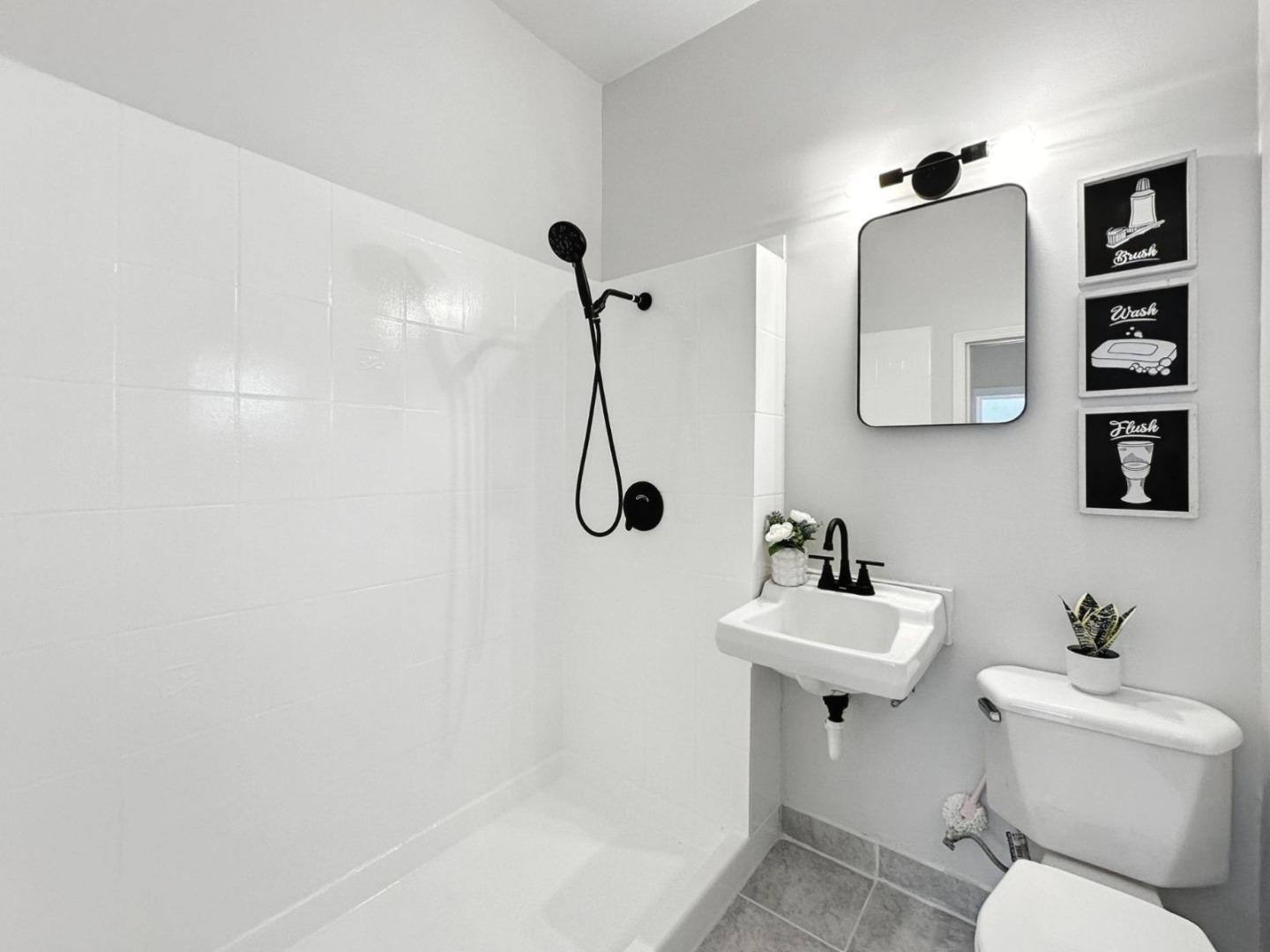 Detail Gallery Image 7 of 11 For 1549 5th Ave, Oakland,  CA 94606 - 4 Beds | 2 Baths