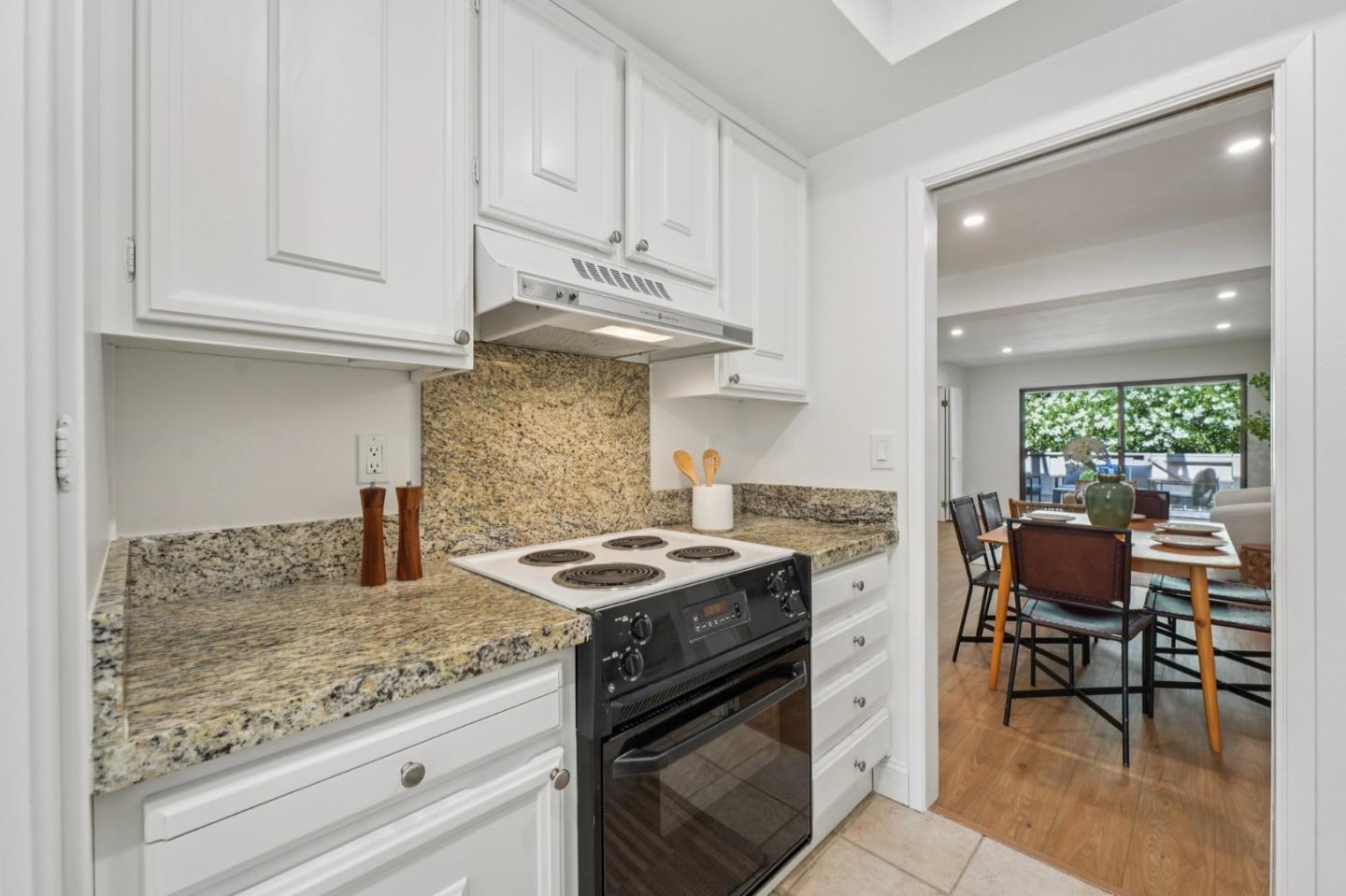 Detail Gallery Image 13 of 43 For 5286 Cribari Hts, San Jose,  CA 95135 - 2 Beds | 2 Baths