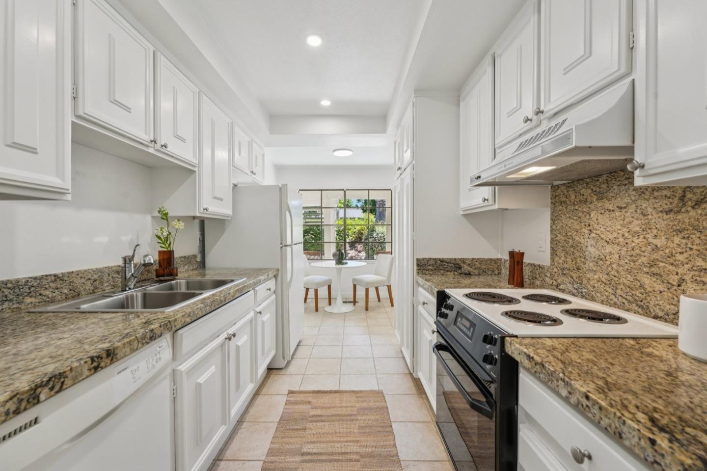 Detail Gallery Image 14 of 43 For 5286 Cribari Hts, San Jose,  CA 95135 - 2 Beds | 2 Baths