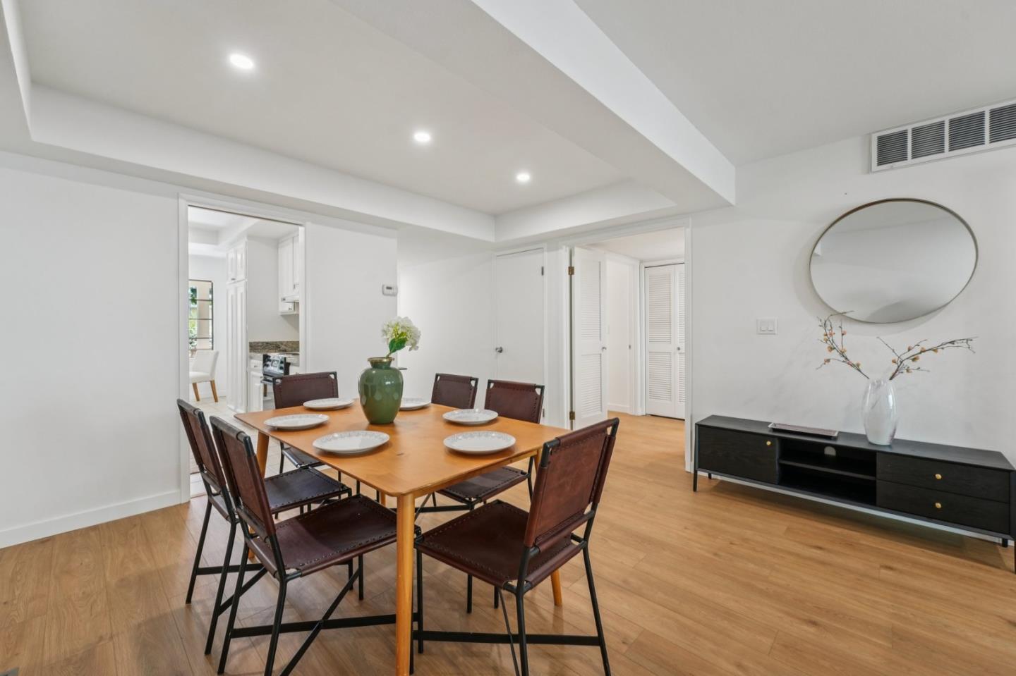 Detail Gallery Image 8 of 43 For 5286 Cribari Hts, San Jose,  CA 95135 - 2 Beds | 2 Baths