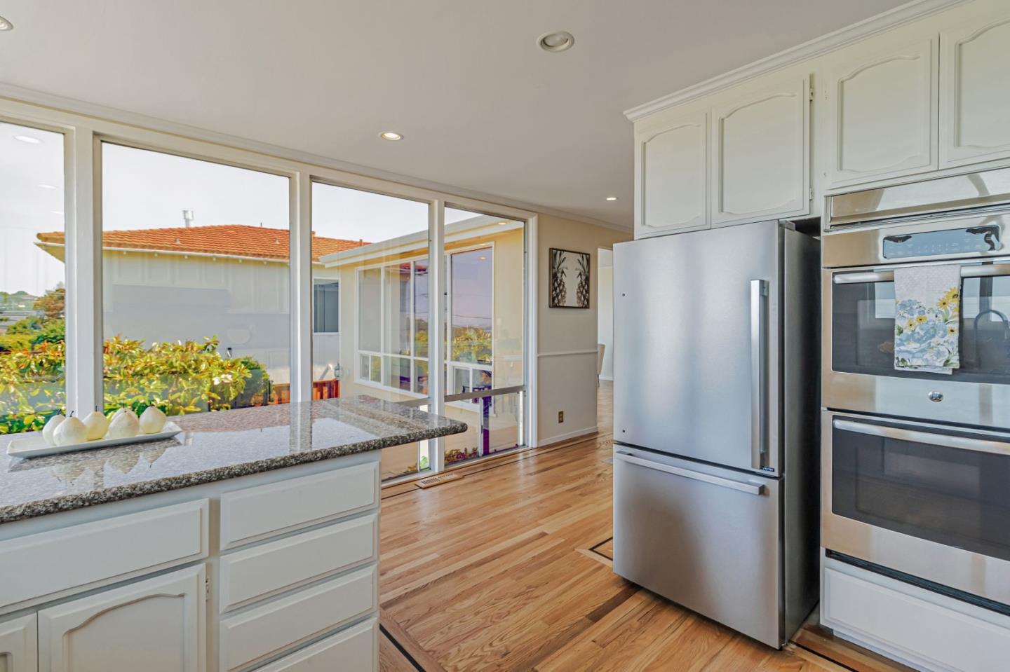 Detail Gallery Image 15 of 55 For 1030 Crestview Dr, Millbrae,  CA 94030 - 5 Beds | 3 Baths