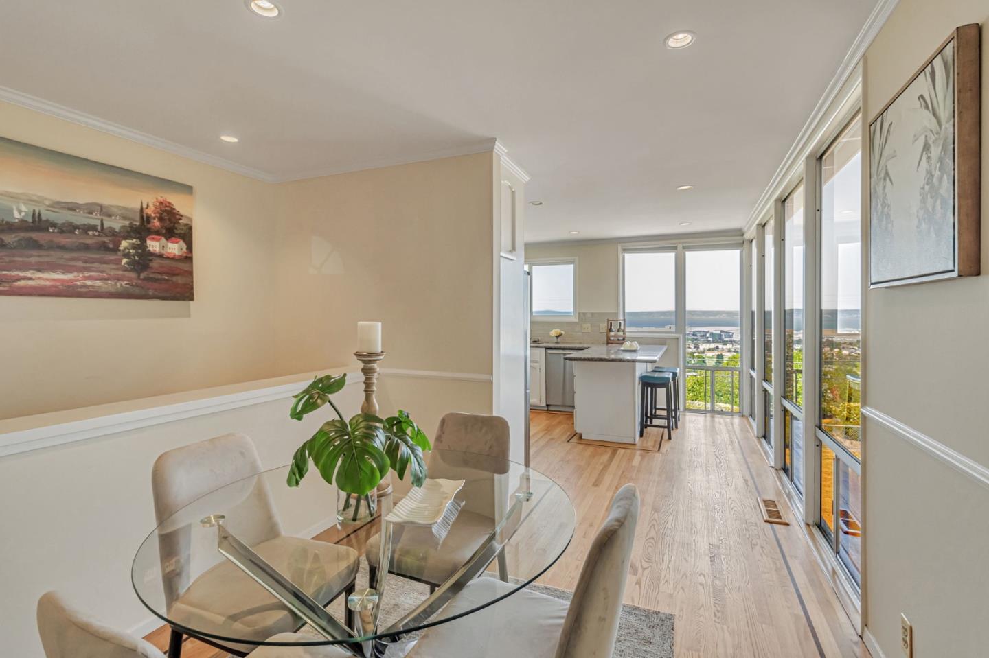 Detail Gallery Image 17 of 55 For 1030 Crestview Dr, Millbrae,  CA 94030 - 5 Beds | 3 Baths