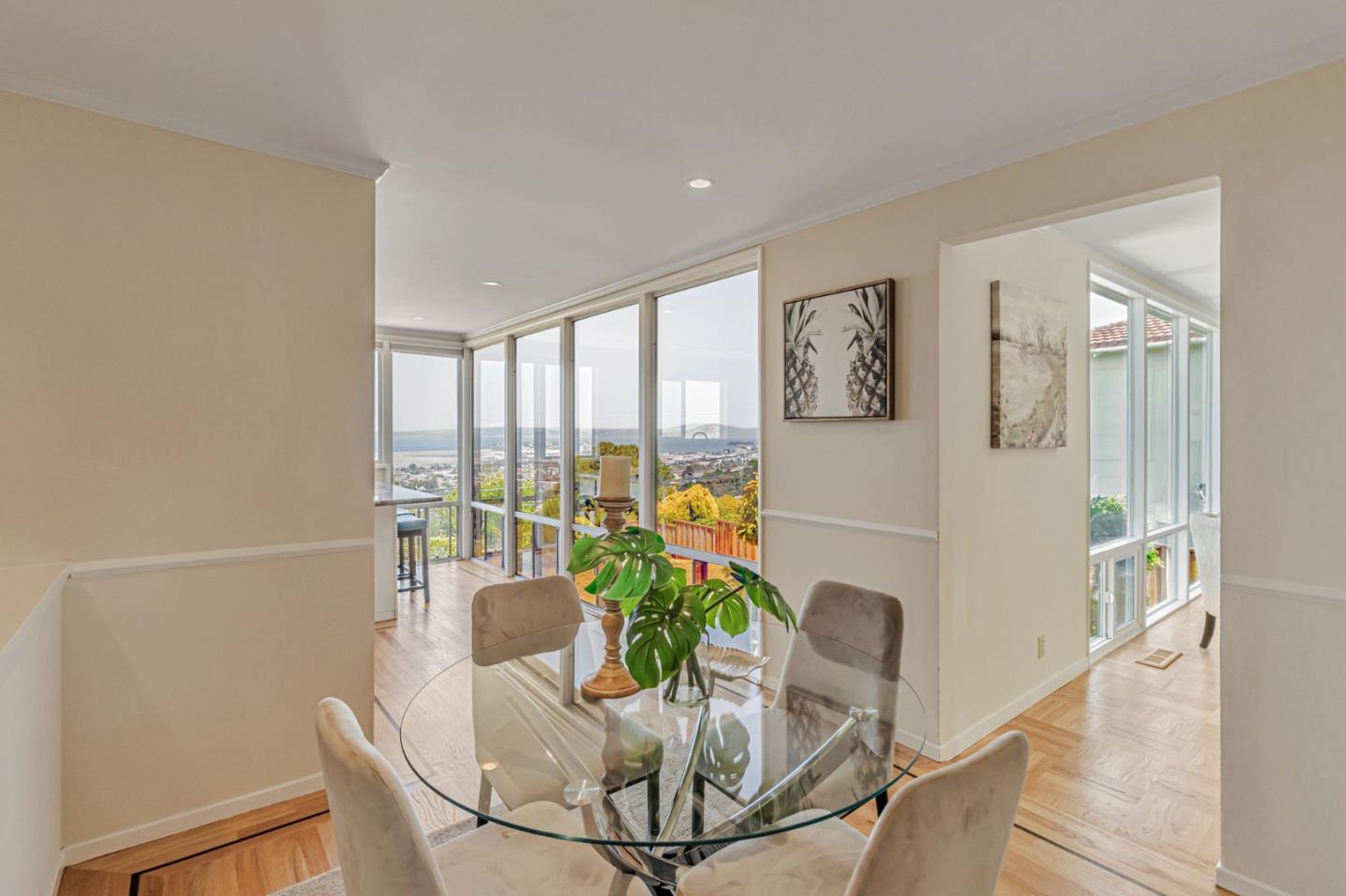 Detail Gallery Image 18 of 55 For 1030 Crestview Dr, Millbrae,  CA 94030 - 5 Beds | 3 Baths