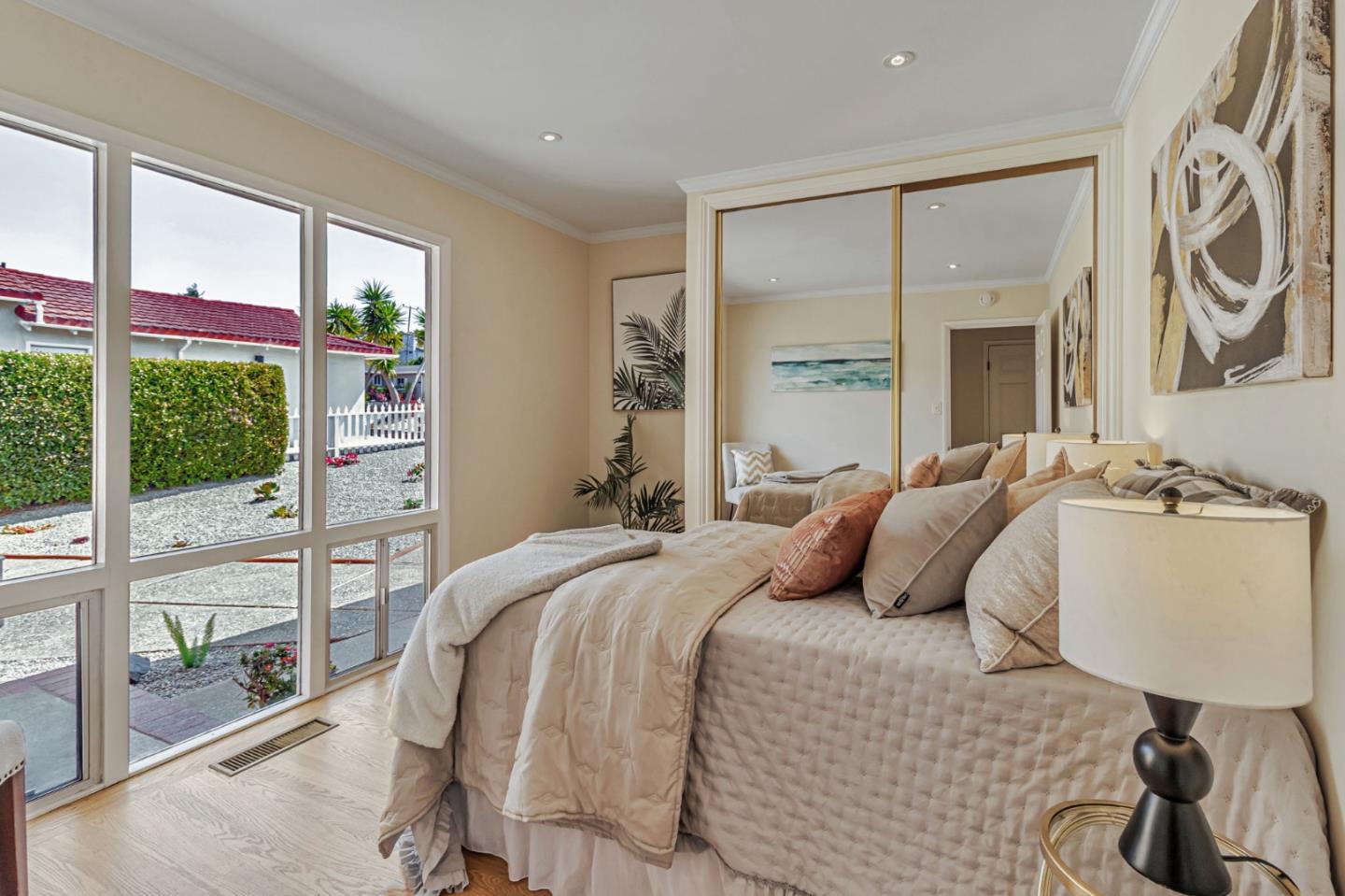 Detail Gallery Image 24 of 55 For 1030 Crestview Dr, Millbrae,  CA 94030 - 5 Beds | 3 Baths