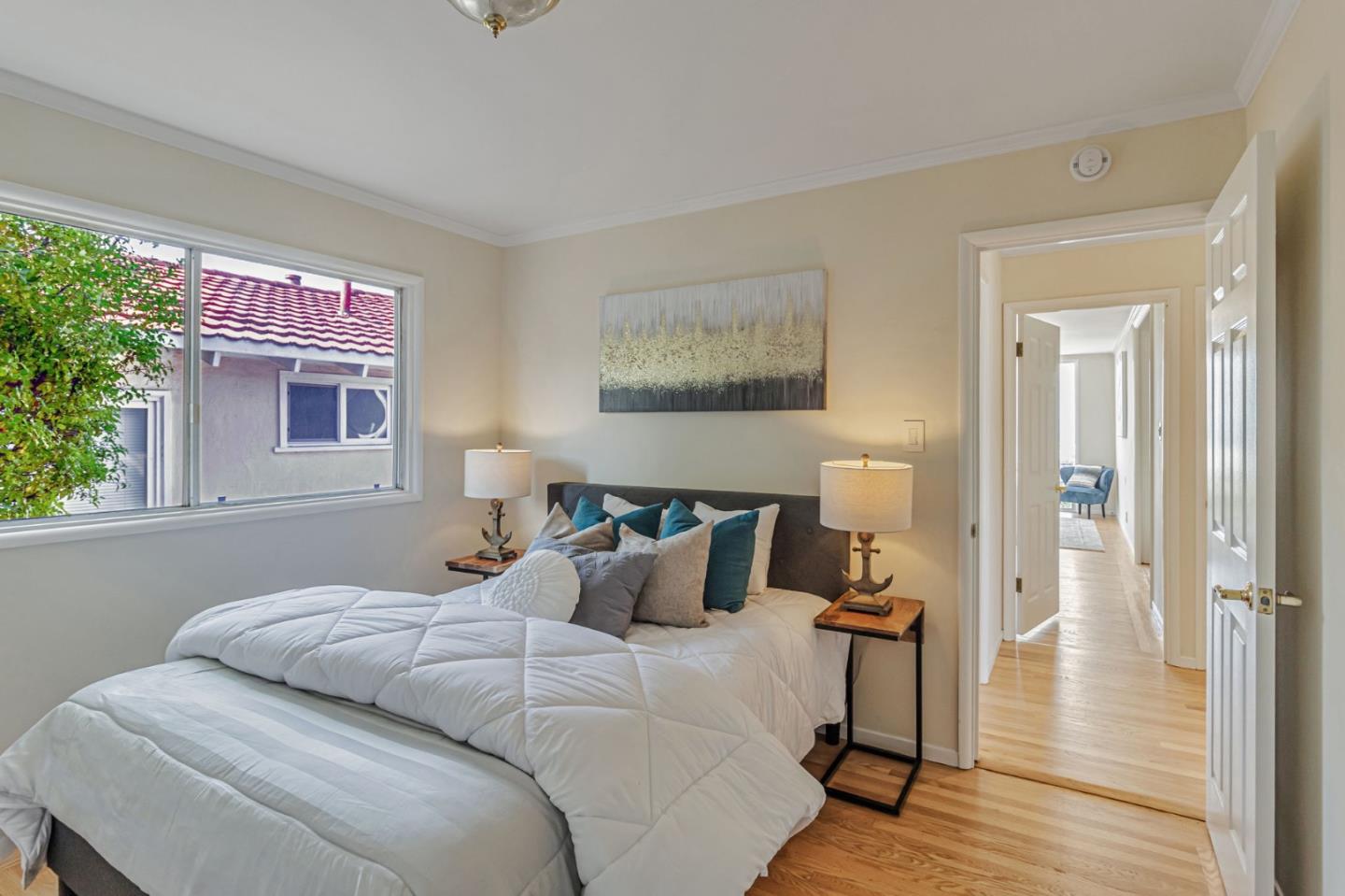 Detail Gallery Image 28 of 55 For 1030 Crestview Dr, Millbrae,  CA 94030 - 5 Beds | 3 Baths