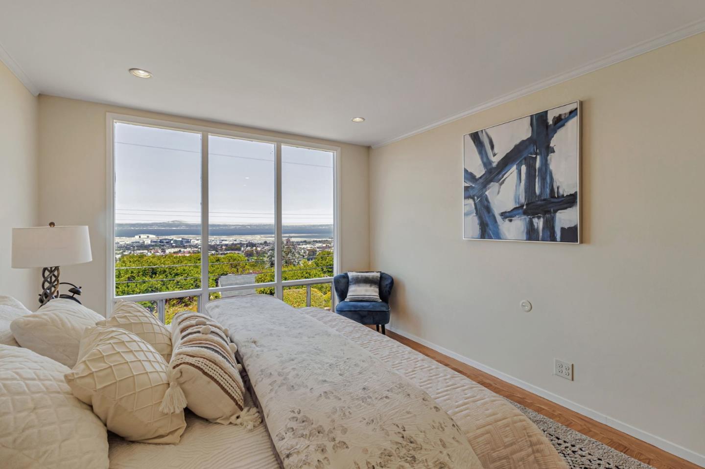 Detail Gallery Image 32 of 55 For 1030 Crestview Dr, Millbrae,  CA 94030 - 5 Beds | 3 Baths