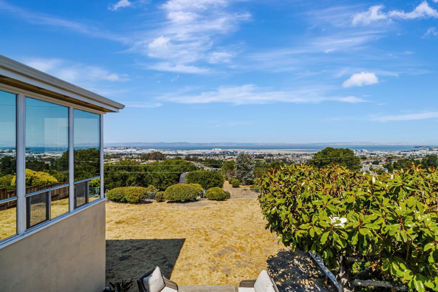 Detail Gallery Image 6 of 55 For 1030 Crestview Dr, Millbrae,  CA 94030 - 5 Beds | 3 Baths