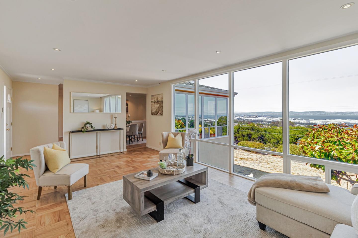 Detail Gallery Image 8 of 55 For 1030 Crestview Dr, Millbrae,  CA 94030 - 5 Beds | 3 Baths