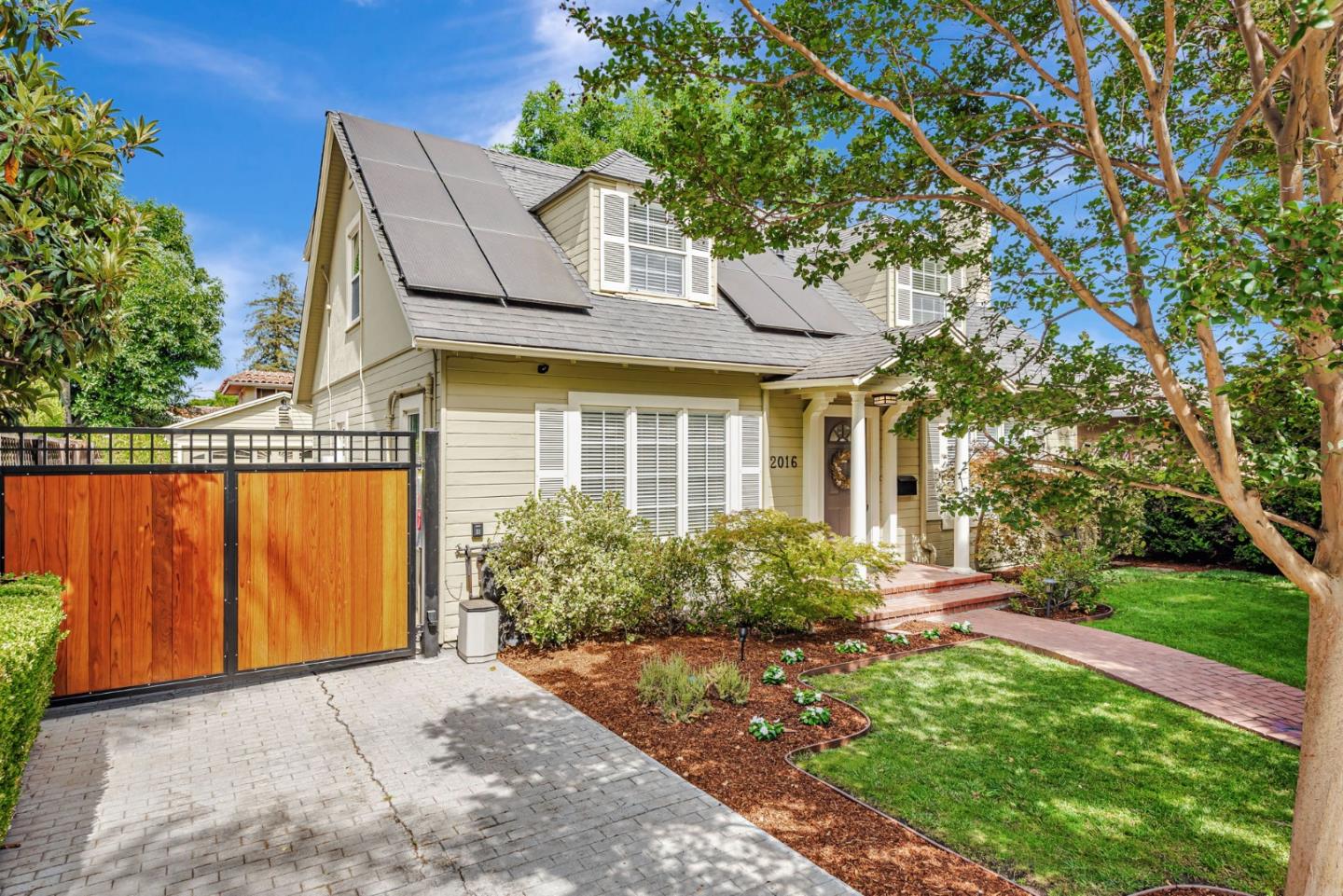 Detail Gallery Image 4 of 66 For 2016 Lincoln Ave, San Jose,  CA 95125 - 4 Beds | 3 Baths
