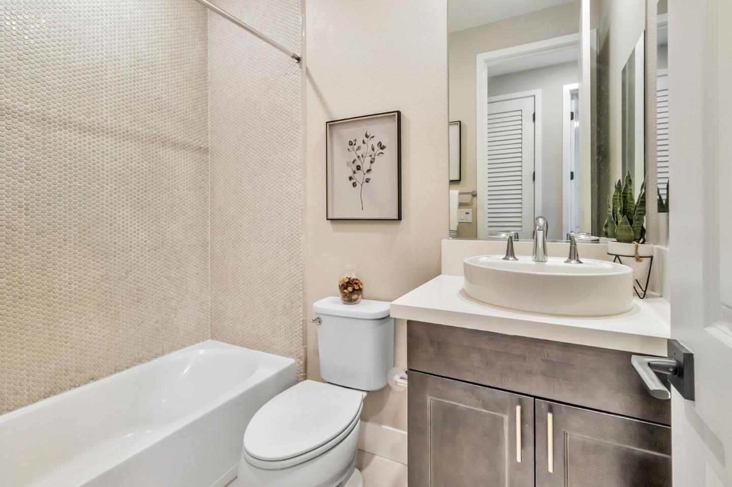 Detail Gallery Image 13 of 17 For 929 De Guigne Dr #4,  Sunnyvale,  CA 94085 - 4 Beds | 3 Baths
