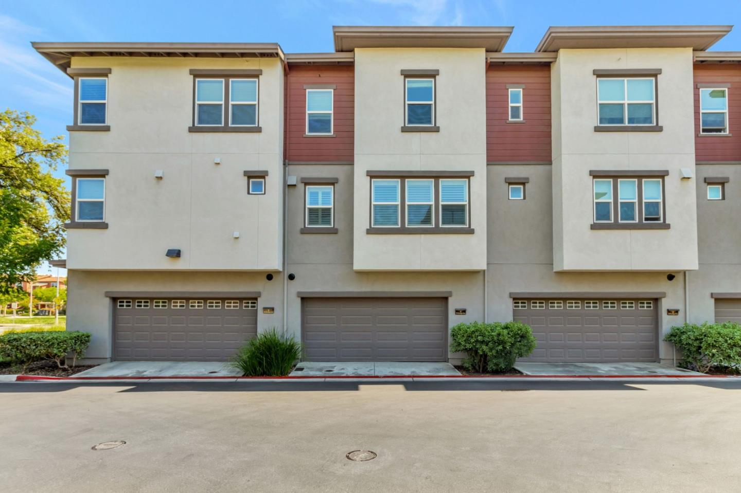 Detail Gallery Image 17 of 17 For 929 De Guigne Dr #4,  Sunnyvale,  CA 94085 - 4 Beds | 3 Baths