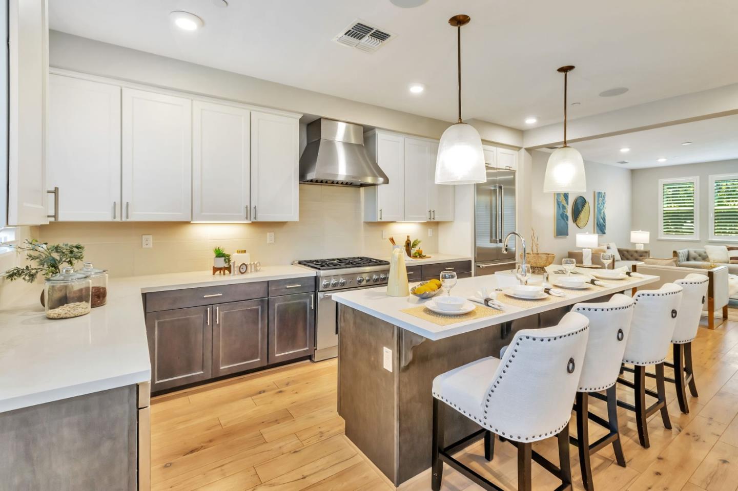 Detail Gallery Image 4 of 17 For 929 De Guigne Dr #4,  Sunnyvale,  CA 94085 - 4 Beds | 3 Baths