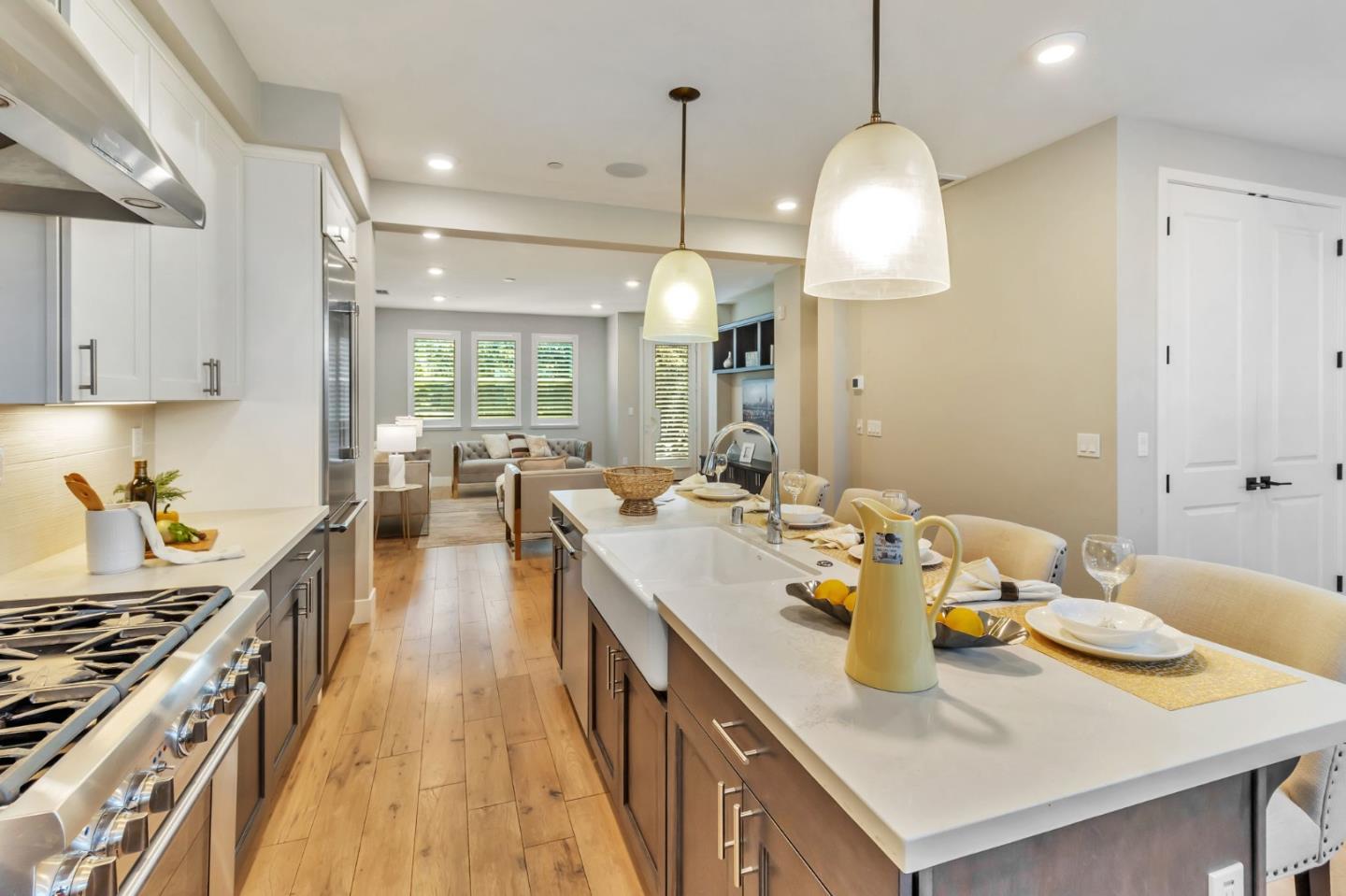 Detail Gallery Image 5 of 17 For 929 De Guigne Dr #4,  Sunnyvale,  CA 94085 - 4 Beds | 3 Baths