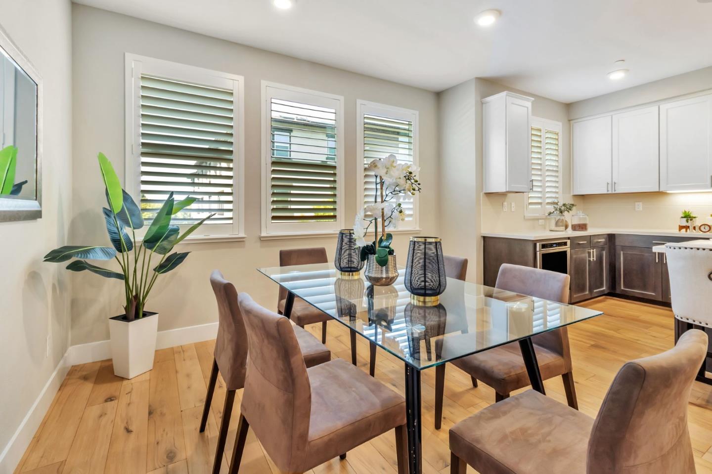 Detail Gallery Image 6 of 17 For 929 De Guigne Dr #4,  Sunnyvale,  CA 94085 - 4 Beds | 3 Baths