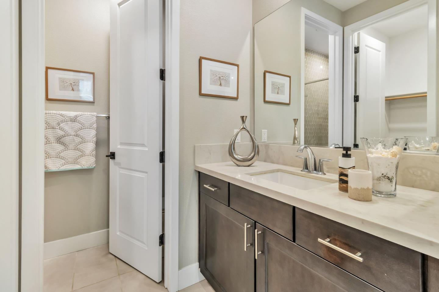 Detail Gallery Image 8 of 17 For 929 De Guigne Dr #4,  Sunnyvale,  CA 94085 - 4 Beds | 3 Baths