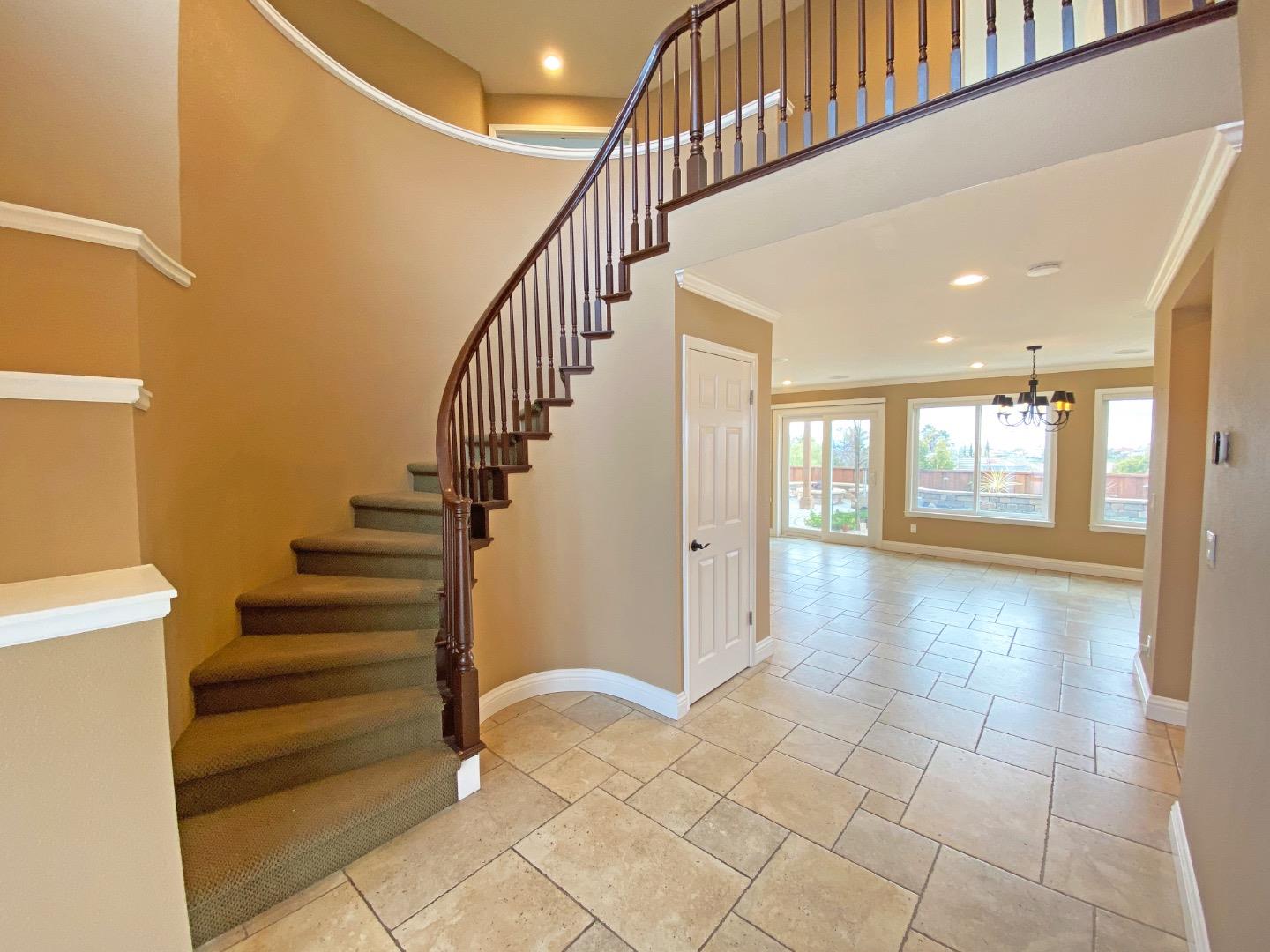 Detail Gallery Image 4 of 42 For 6279 Skywalker Dr, San Jose,  CA 95135 - 4 Beds | 3 Baths
