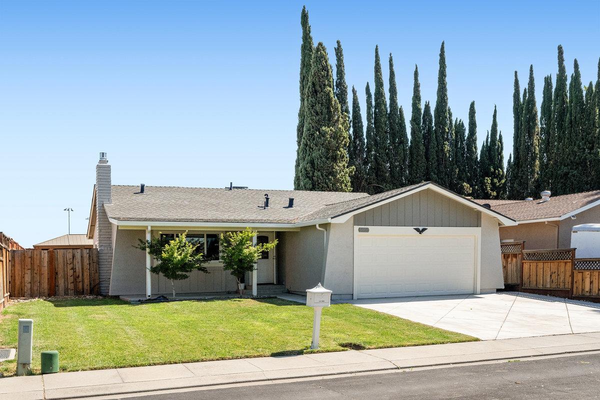 Detail Gallery Image 2 of 29 For 1800 Mcpeak Ct, Tracy,  CA 95376 - 4 Beds | 2 Baths