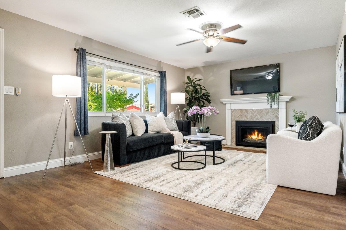 Detail Gallery Image 4 of 29 For 1800 Mcpeak Ct, Tracy,  CA 95376 - 4 Beds | 2 Baths