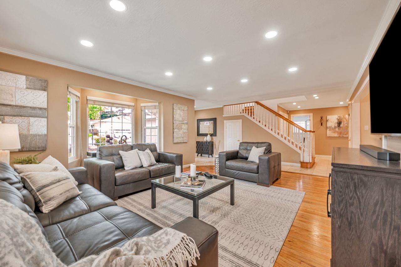 Detail Gallery Image 11 of 44 For 443 Yellowstone Dr, South San Francisco,  CA 94080 - 5 Beds | 3/1 Baths
