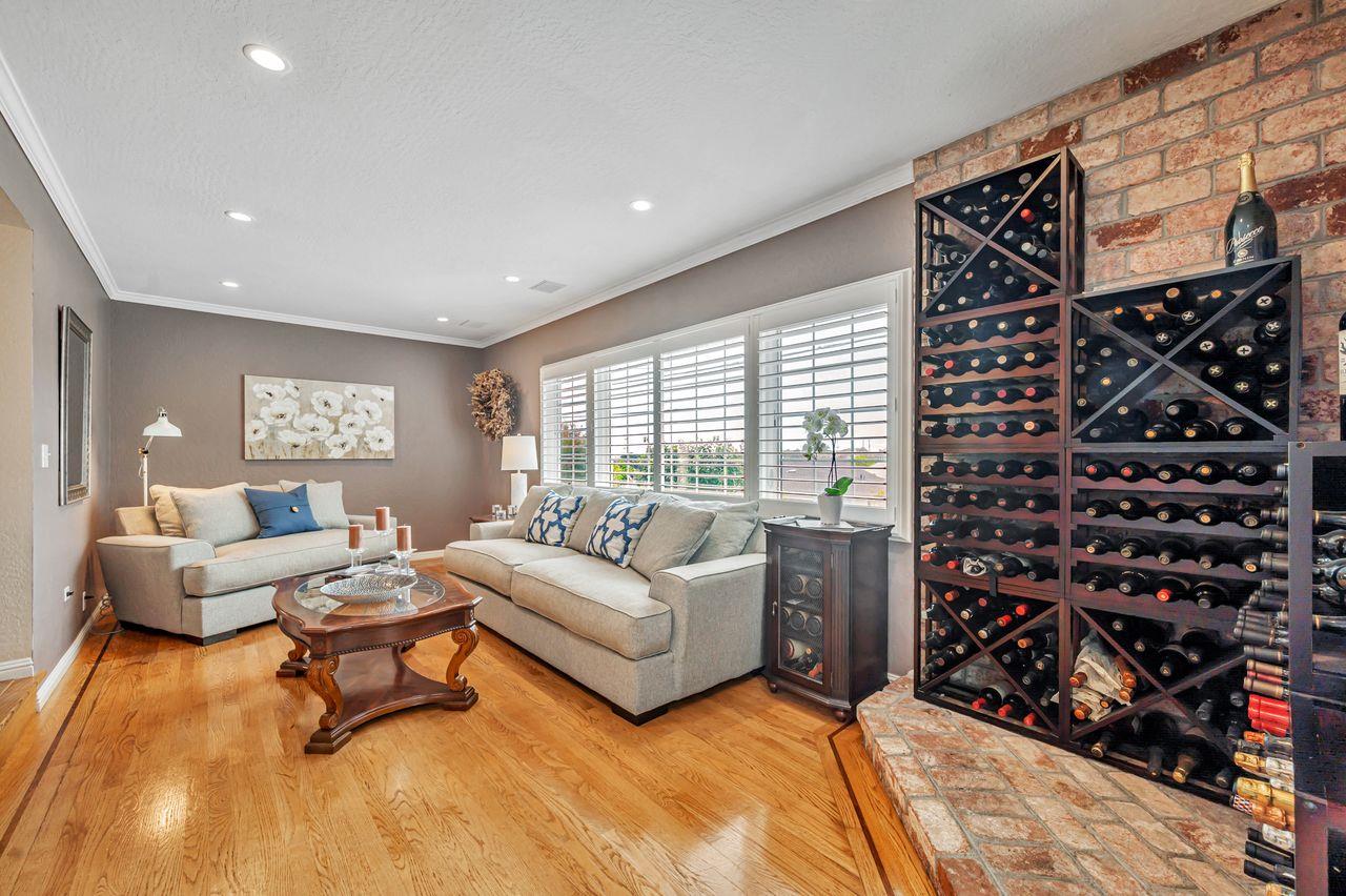 Detail Gallery Image 12 of 44 For 443 Yellowstone Dr, South San Francisco,  CA 94080 - 5 Beds | 3/1 Baths
