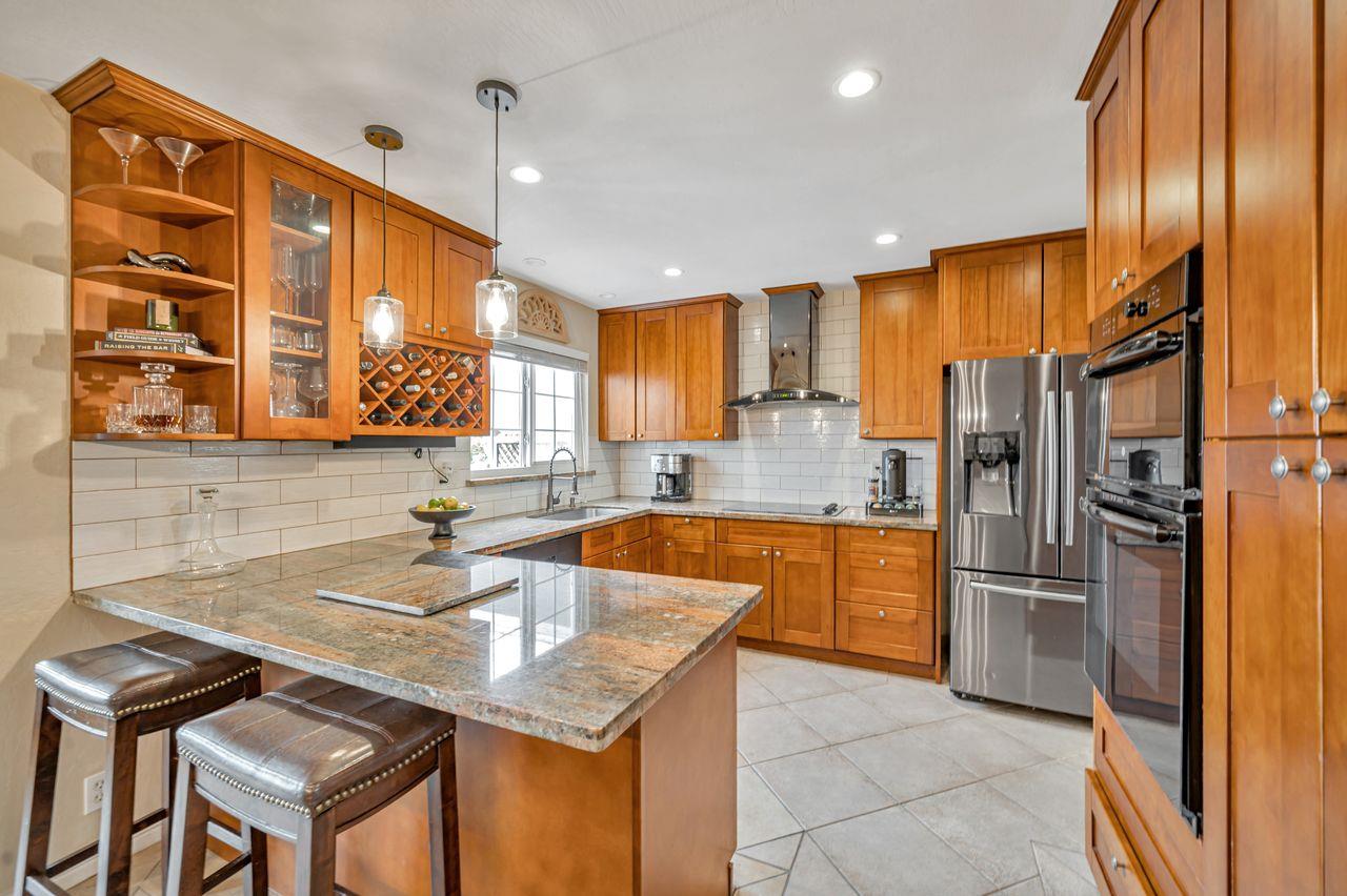 Detail Gallery Image 14 of 44 For 443 Yellowstone Dr, South San Francisco,  CA 94080 - 5 Beds | 3/1 Baths