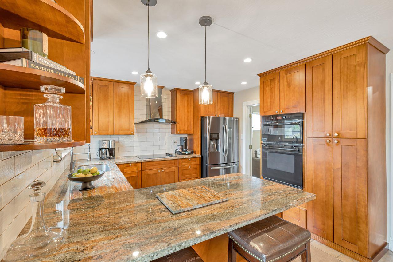 Detail Gallery Image 15 of 44 For 443 Yellowstone Dr, South San Francisco,  CA 94080 - 5 Beds | 3/1 Baths