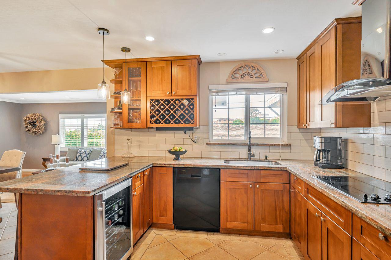 Detail Gallery Image 16 of 44 For 443 Yellowstone Dr, South San Francisco,  CA 94080 - 5 Beds | 3/1 Baths