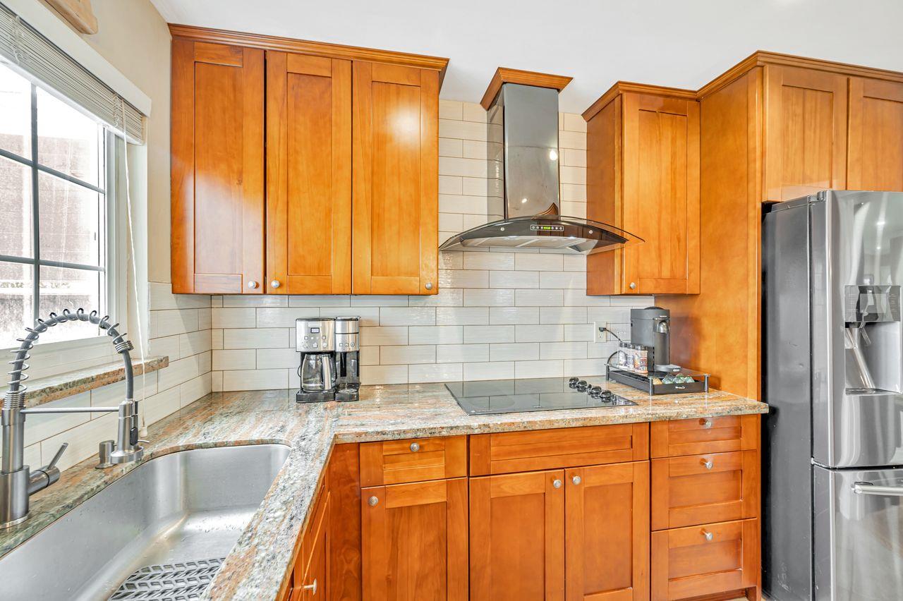 Detail Gallery Image 18 of 44 For 443 Yellowstone Dr, South San Francisco,  CA 94080 - 5 Beds | 3/1 Baths