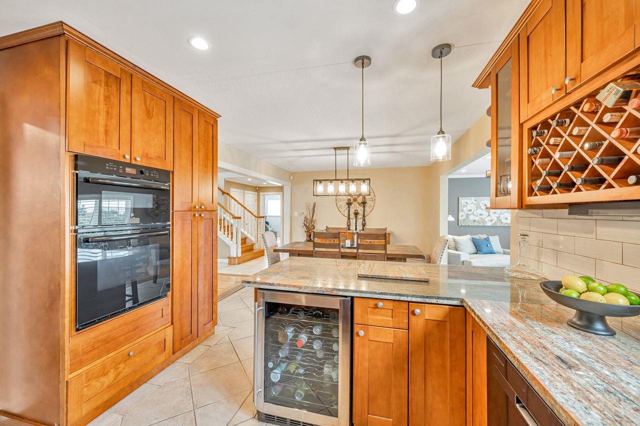 Detail Gallery Image 19 of 44 For 443 Yellowstone Dr, South San Francisco,  CA 94080 - 5 Beds | 3/1 Baths