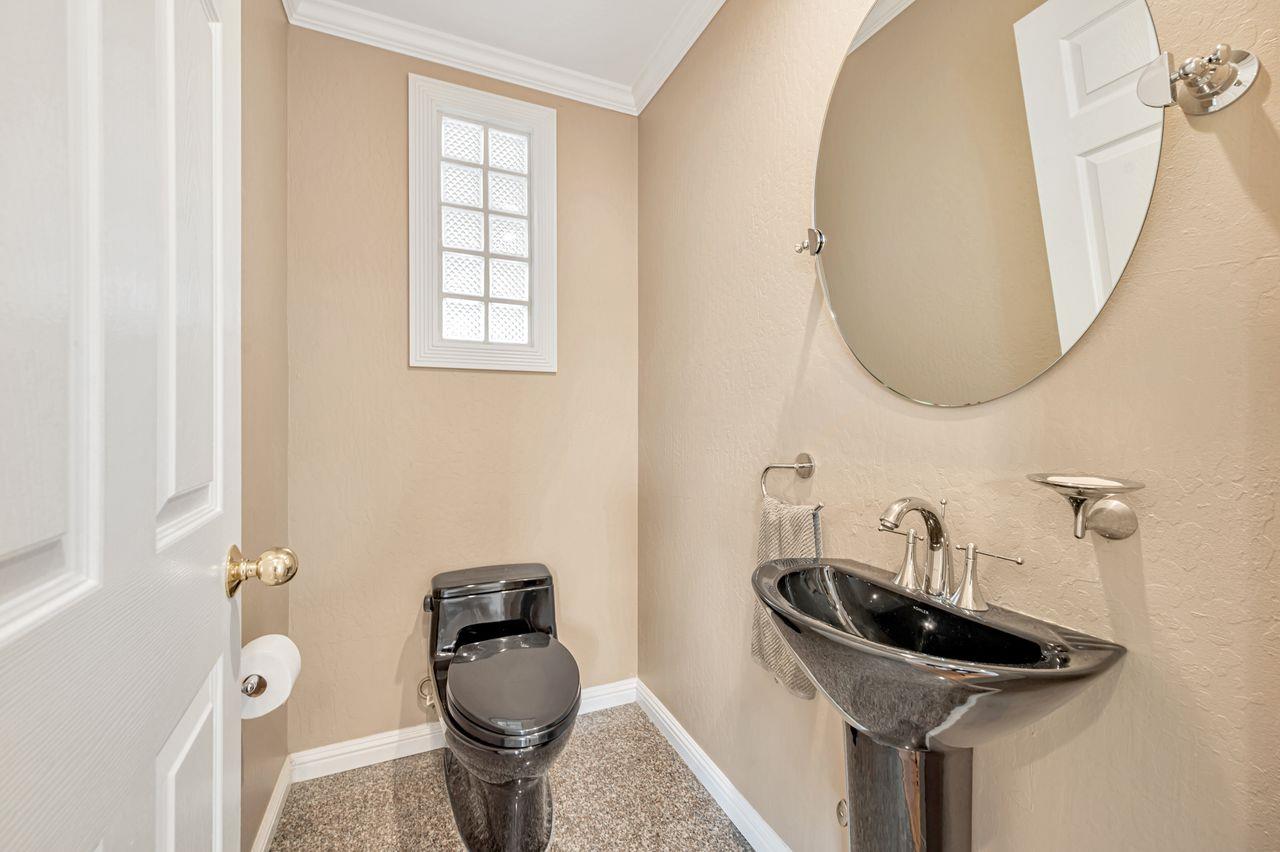 Detail Gallery Image 30 of 44 For 443 Yellowstone Dr, South San Francisco,  CA 94080 - 5 Beds | 3/1 Baths