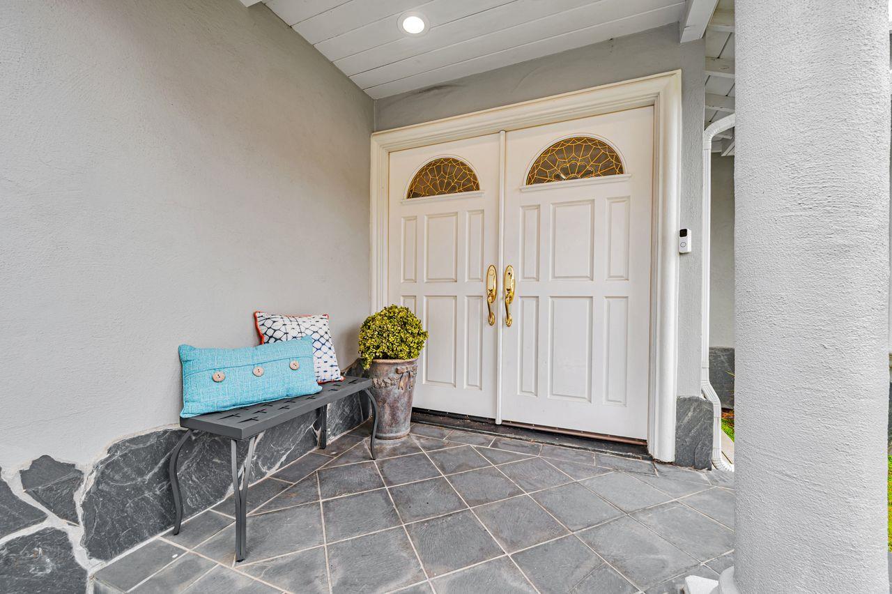 Detail Gallery Image 6 of 44 For 443 Yellowstone Dr, South San Francisco,  CA 94080 - 5 Beds | 3/1 Baths