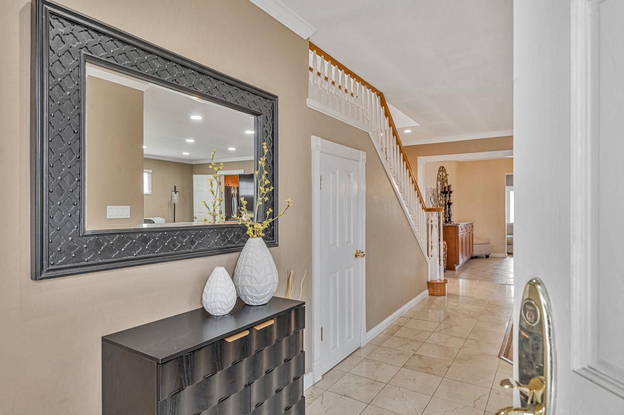 Detail Gallery Image 7 of 44 For 443 Yellowstone Dr, South San Francisco,  CA 94080 - 5 Beds | 3/1 Baths