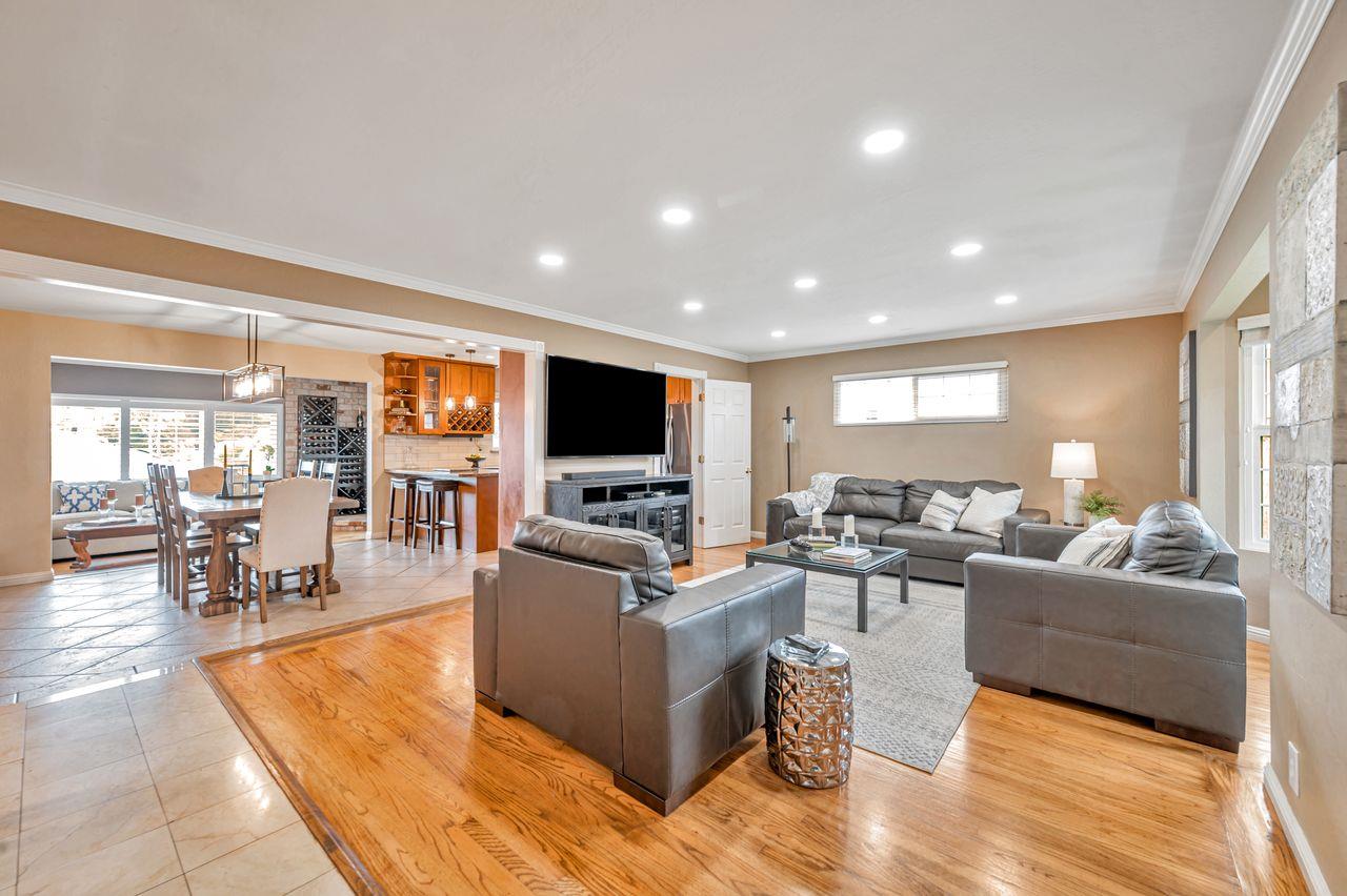 Detail Gallery Image 9 of 44 For 443 Yellowstone Dr, South San Francisco,  CA 94080 - 5 Beds | 3/1 Baths