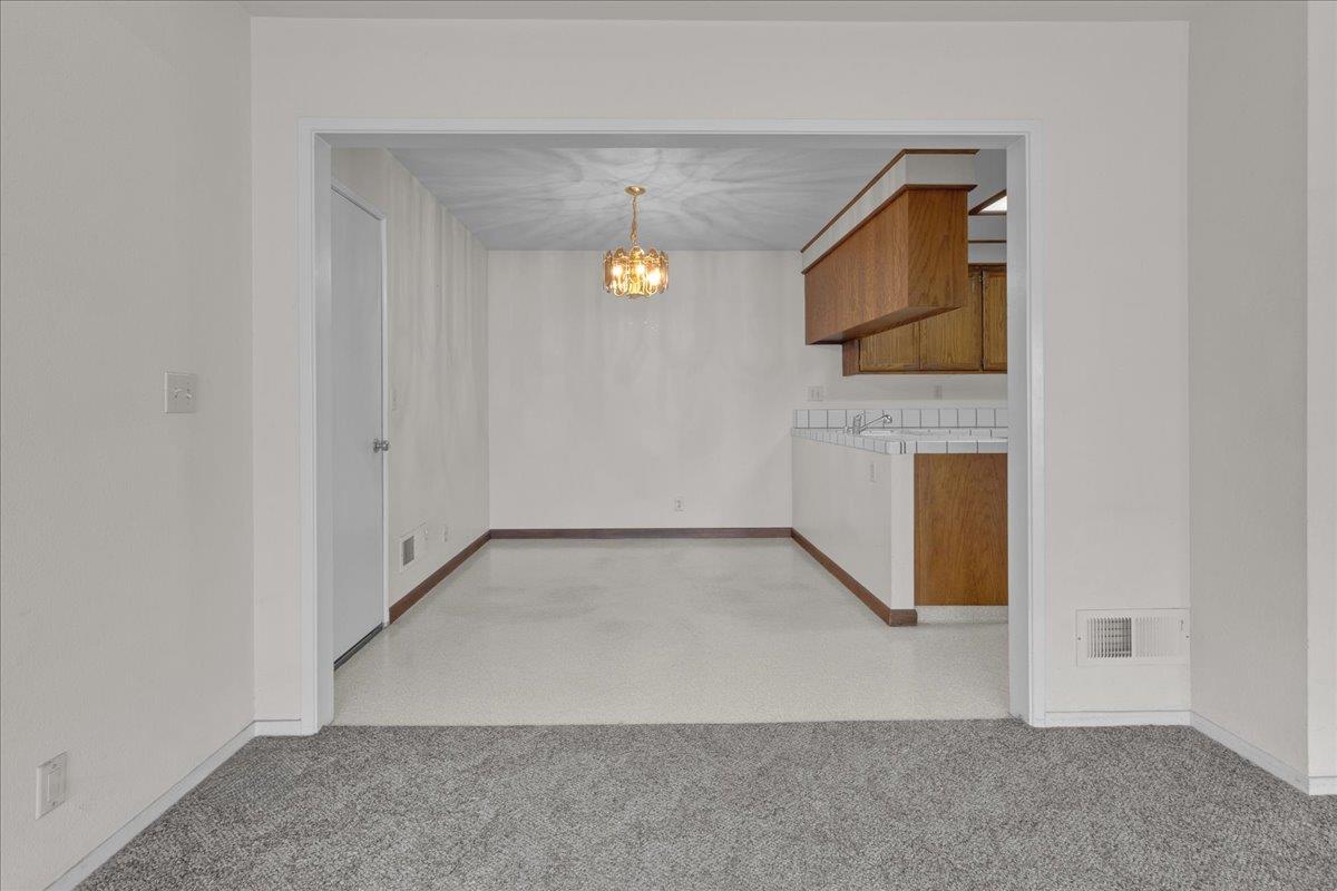 Detail Gallery Image 12 of 35 For 1575 Sepulveda Dr, Salinas,  CA 93906 - 3 Beds | 2 Baths