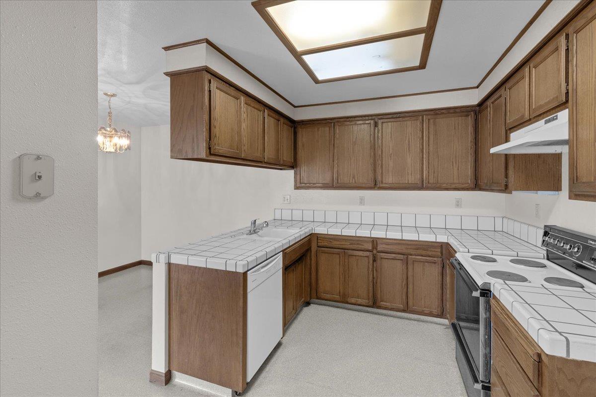 Detail Gallery Image 15 of 35 For 1575 Sepulveda Dr, Salinas,  CA 93906 - 3 Beds | 2 Baths