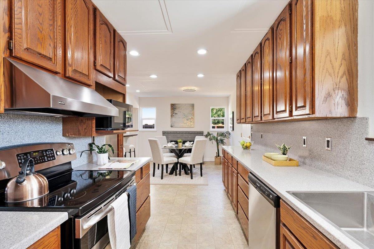 Detail Gallery Image 17 of 40 For 3173 Cyrus Ave, San Jose,  CA 95124 - 3 Beds | 2 Baths
