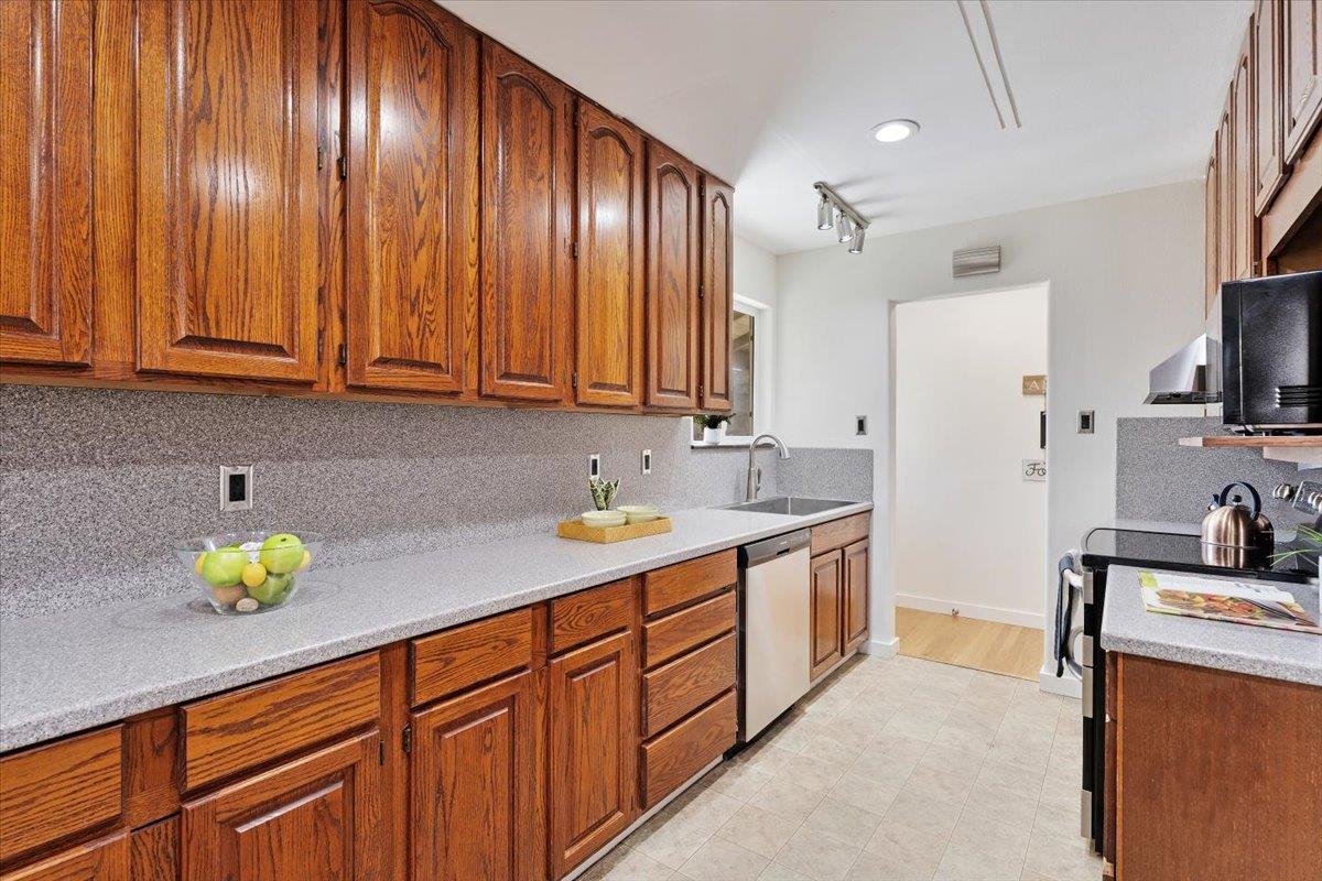 Detail Gallery Image 18 of 40 For 3173 Cyrus Ave, San Jose,  CA 95124 - 3 Beds | 2 Baths