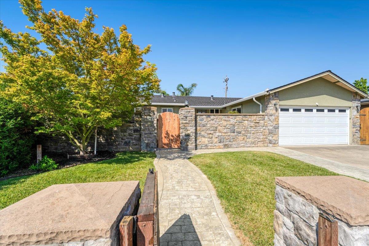 Detail Gallery Image 5 of 40 For 3173 Cyrus Ave, San Jose,  CA 95124 - 3 Beds | 2 Baths