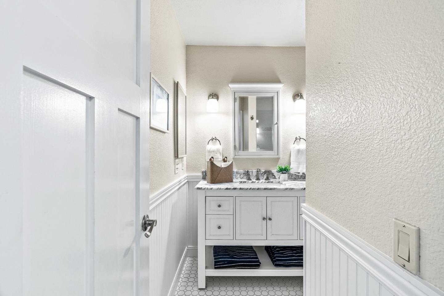 Detail Gallery Image 12 of 27 For 1 Surf Way #122,  Monterey,  CA 93940 - 1 Beds | 1 Baths