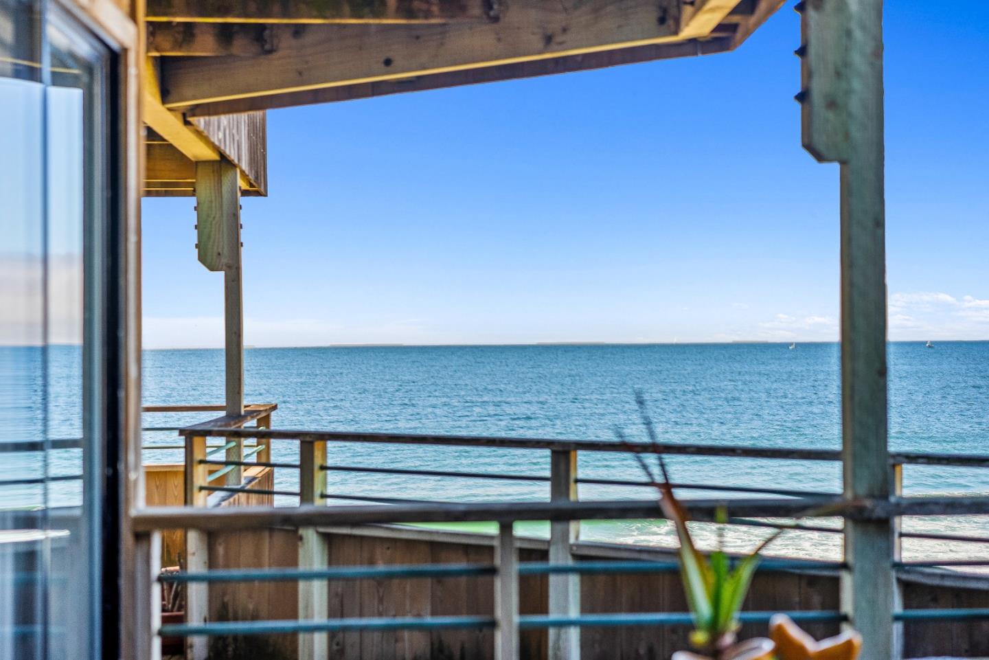 Detail Gallery Image 19 of 27 For 1 Surf Way #122,  Monterey,  CA 93940 - 1 Beds | 1 Baths