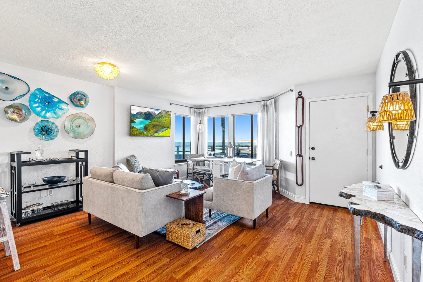 Detail Gallery Image 4 of 27 For 1 Surf Way #122,  Monterey,  CA 93940 - 1 Beds | 1 Baths