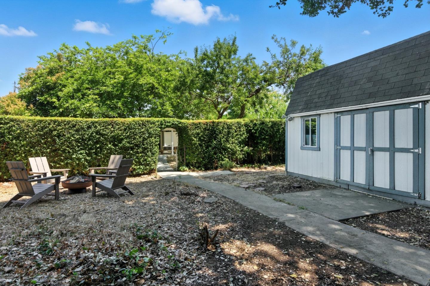 Detail Gallery Image 23 of 30 For 956 Bryant Way, Sunnyvale,  CA 94087 - 3 Beds | 2 Baths