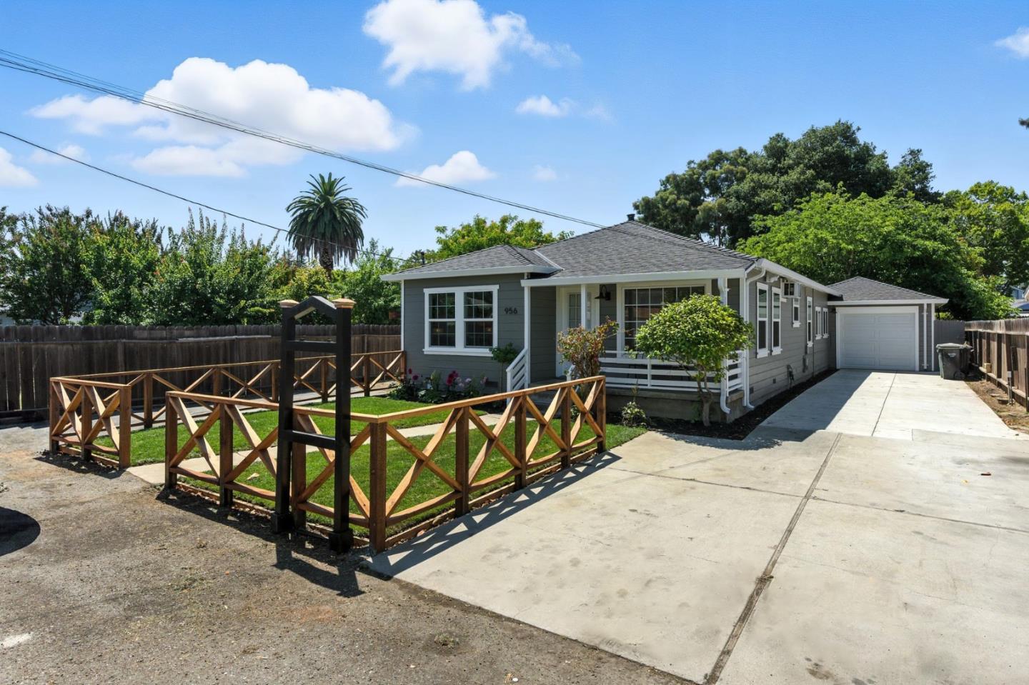 Detail Gallery Image 3 of 30 For 956 Bryant Way, Sunnyvale,  CA 94087 - 3 Beds | 2 Baths