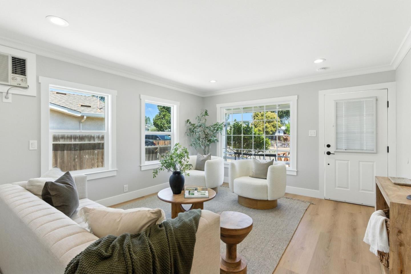 Detail Gallery Image 5 of 30 For 956 Bryant Way, Sunnyvale,  CA 94087 - 3 Beds | 2 Baths