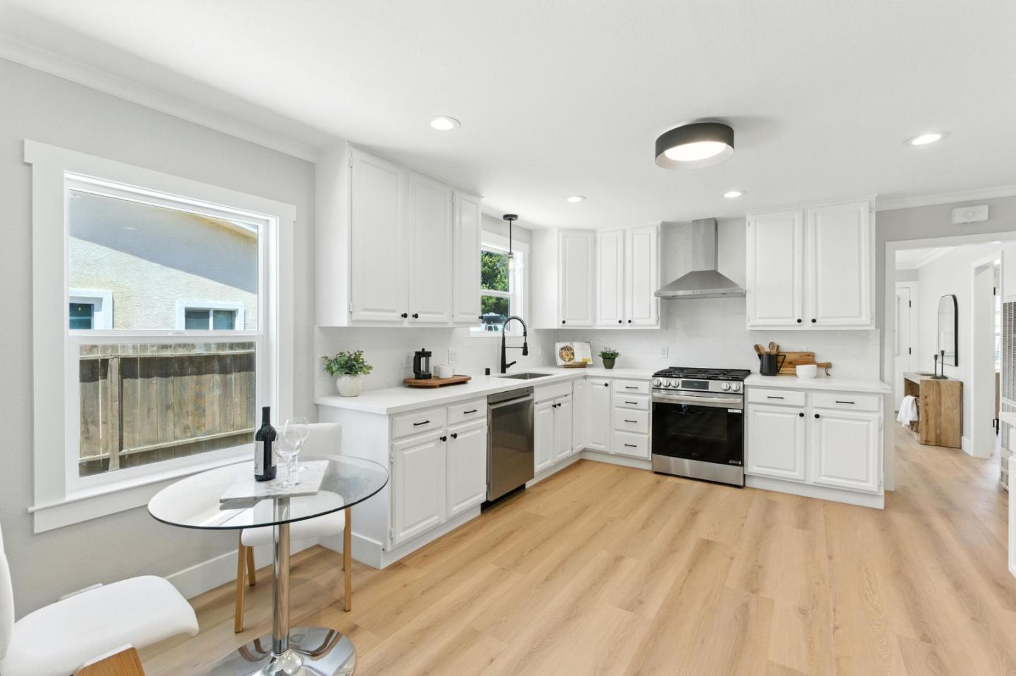 Detail Gallery Image 7 of 30 For 956 Bryant Way, Sunnyvale,  CA 94087 - 3 Beds | 2 Baths