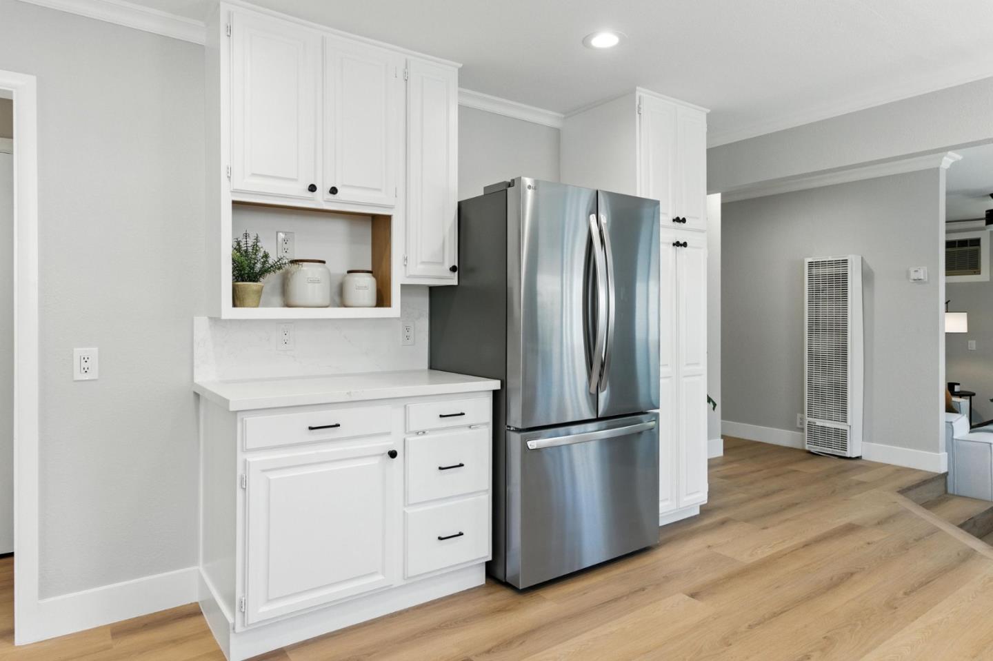 Detail Gallery Image 9 of 30 For 956 Bryant Way, Sunnyvale,  CA 94087 - 3 Beds | 2 Baths